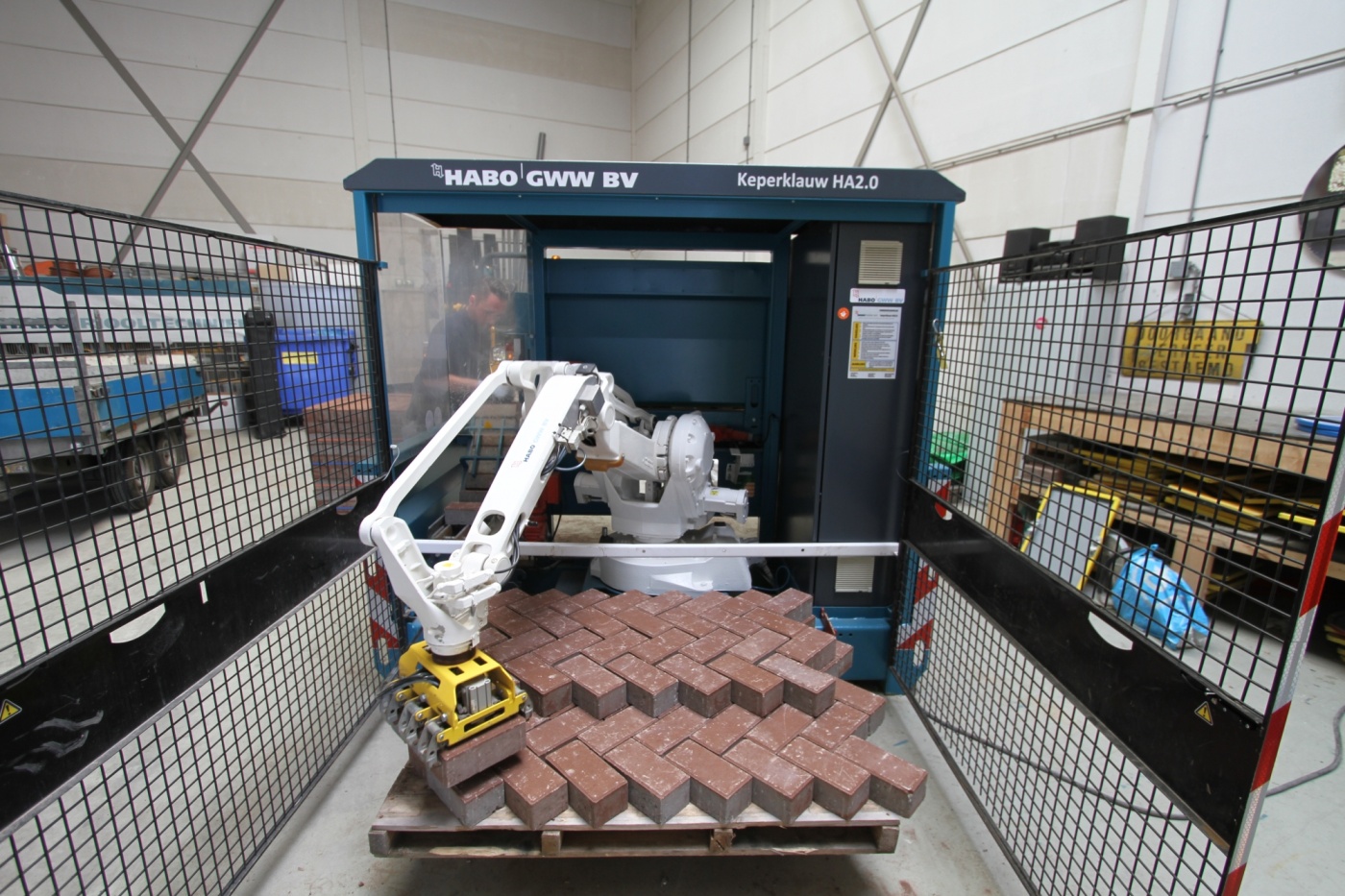 Machine voor machinaal bestraten in Zoetermeer