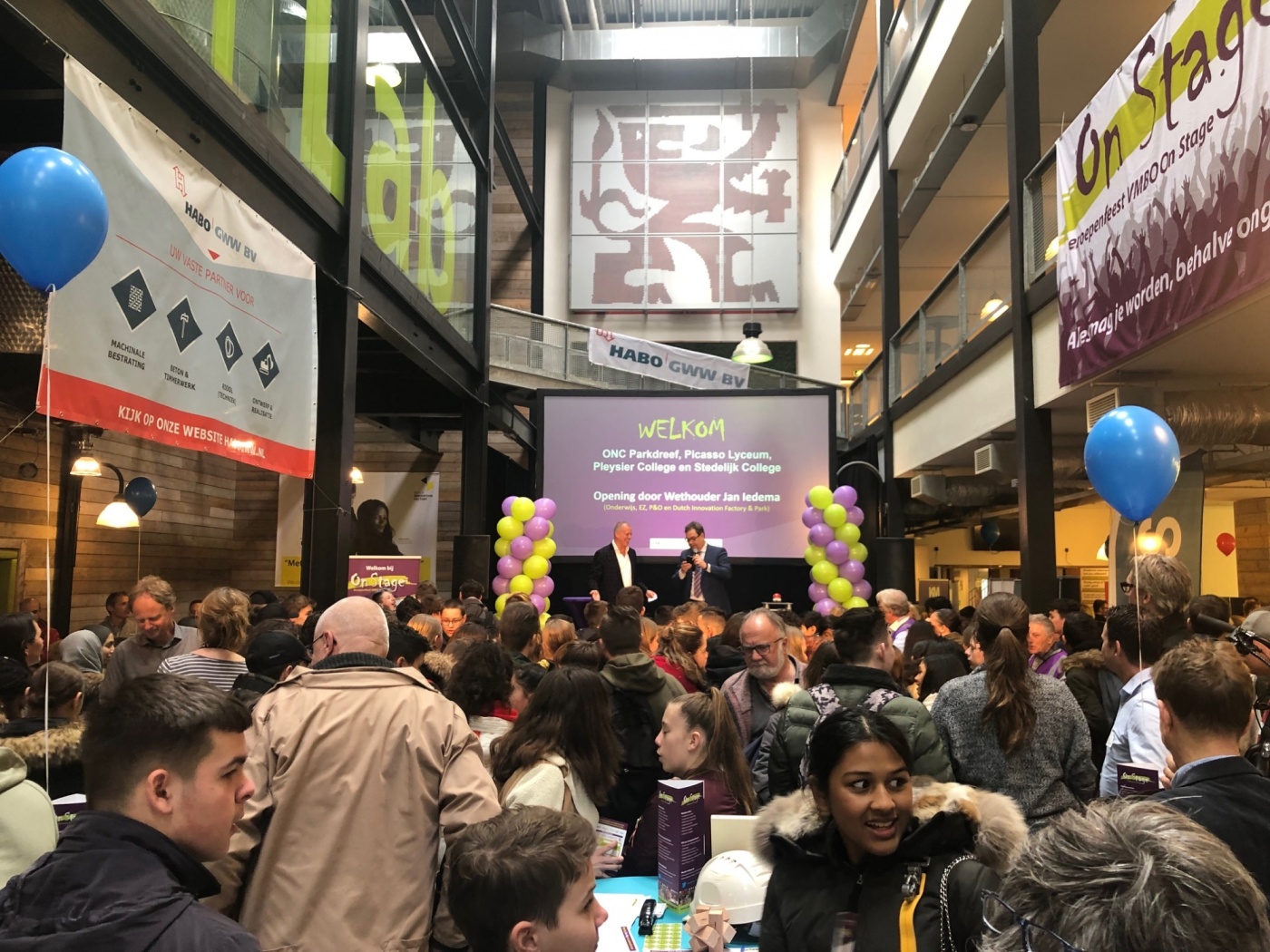 Frontfoto zoetermeer on stage.jpg